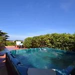Villa Li Junchi *