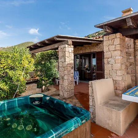 Villa Li Junchi Costa Paradiso